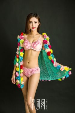 浴室里强摁做开腿呻吟的电视