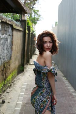美女喂奶