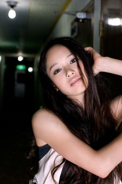 狂躁女人双腿流白色液体